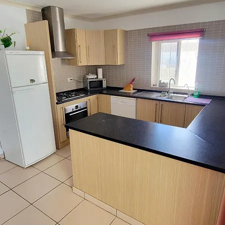 Con Piscina En Aldea Blanca