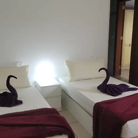 Con Piscina En Aldea Blanca