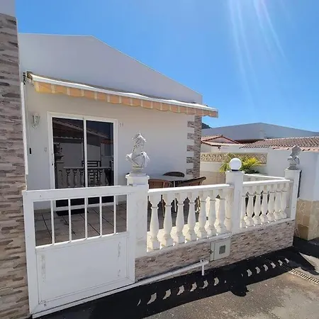 Con Piscina En Aldea Blanca Сasa de vacaciones