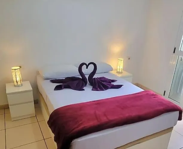 Con Piscina En Aldea Blanca Сasa de vacaciones