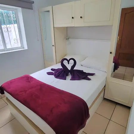 Con Piscina En Aldea Blanca Vakantiehuis