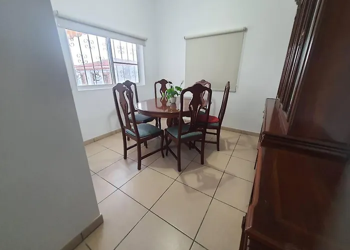 Con Piscina En Aldea Blanca