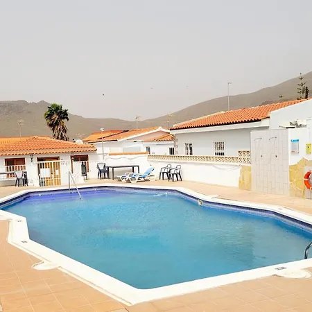 Con Piscina En Aldea Blanca *