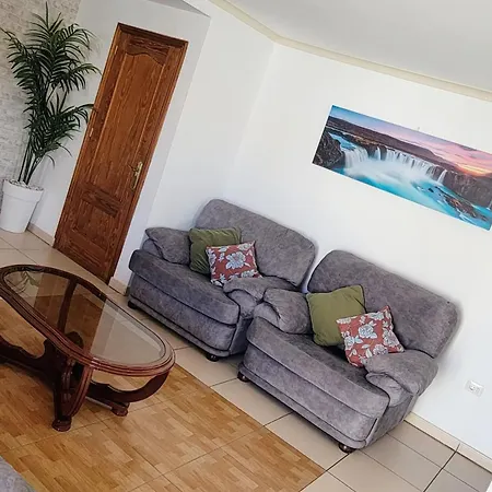 Con Piscina En Aldea Blanca