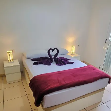 Con Piscina En Aldea Blanca